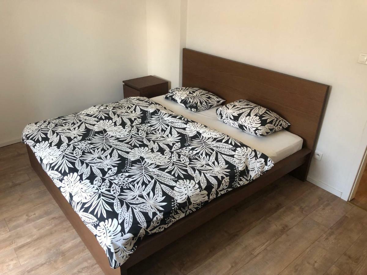 Apartman V Centre Michaloviec Michalovce Extérieur photo